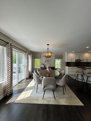 Dining - Beach Retreat with 4bd/4ba & fitness room on 3 levels in gorgeous East Hampton (East Hampton)