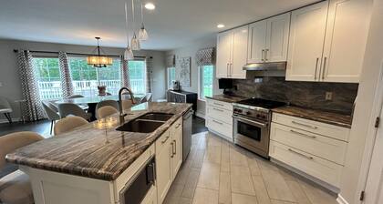 Beach Retreat with 4bd/4ba & fitness room on 3 levels in gorgeous East Hampton