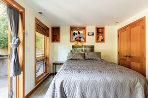 4 slaapkamers, een strijkplank/strijkijzer, reisbedje, wifi