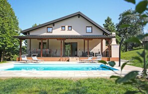 A heated pool - Nice home in Ogulin with sauna (Ogulin)