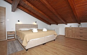 4 bedrooms, iron/ironing board, travel cot, free WiFi