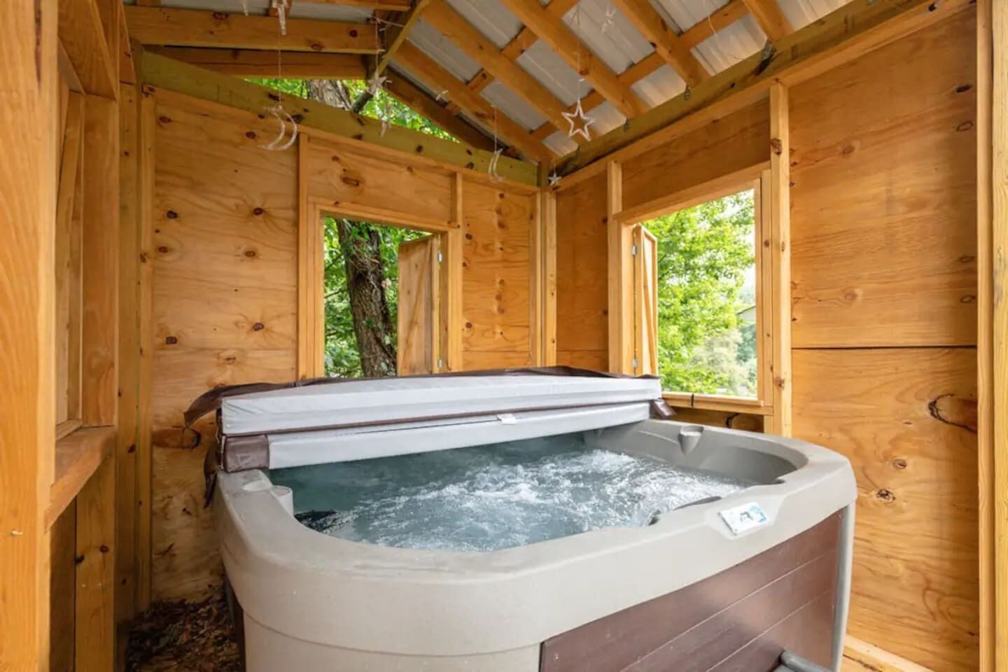 Indoor spa tub