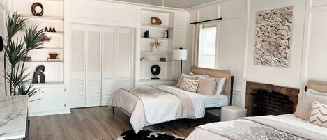 4 bedrooms, iron/ironing board, WiFi, bed sheets