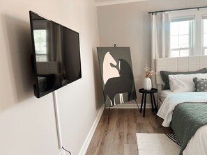 4 bedrooms, iron/ironing board, WiFi, bed sheets - Spacious 4-bedroom house in Historic Overton District Lubbock New & Restored (Lubbock)