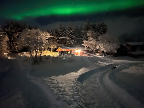 Amazing place with boat, kayak, SUP and mountain view. Wifi and free parking.