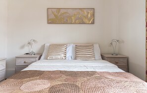 3 quartos, ferros/tábuas de passar roupa, Wi-Fi, roupa de cama