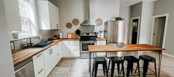 Otter Point Getaway| Cozy & Calming| close to Sooke| Stylish Westcoast Vacation