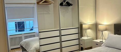 2 bedrooms, desk, iron/ironing board, WiFi