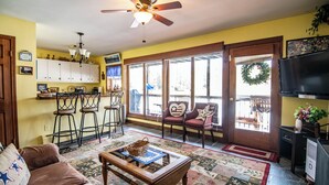 TV, fireplace - Four Season Ski, Lake & Golf Chalet on Beautiful Lake Rescue in Ludlow (Ludlow)