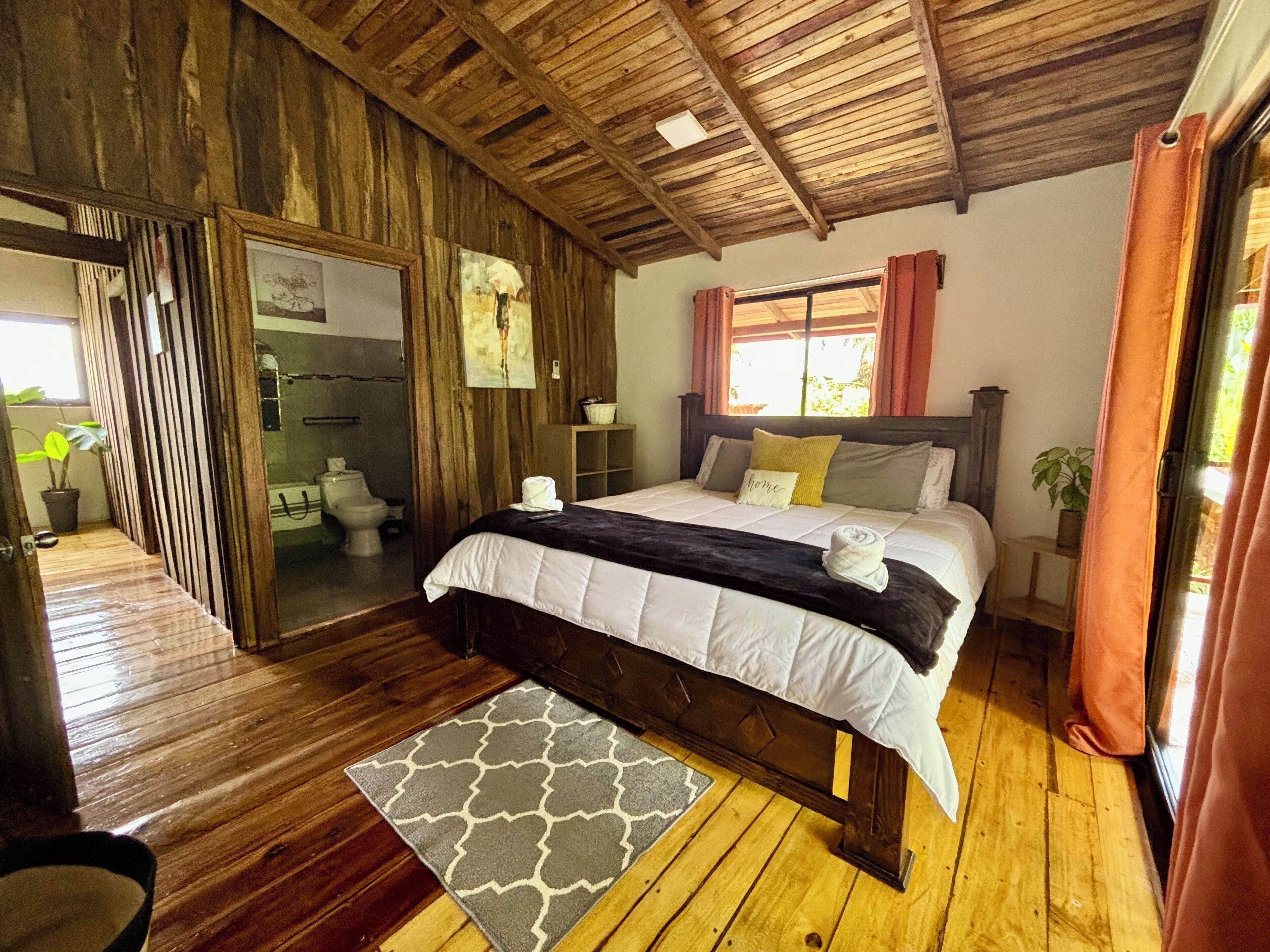 Cabaña exclusiva | Cortinas blackout, wifi gratis y ropa de cama 