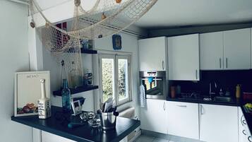 Réfrigérateur, micro-ondes, four, lave-vaisselle