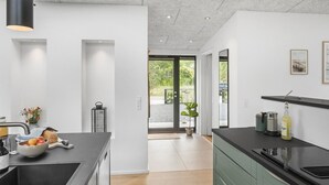 Kaffetrakter/tekoker, kjøleskap, mikrobølgeovn og ovn
