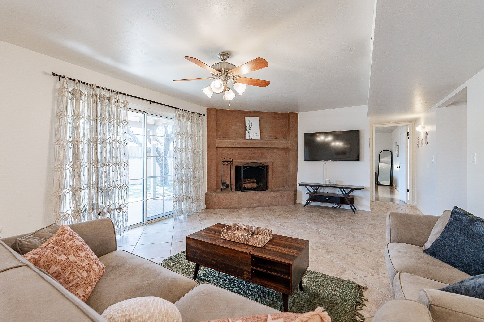 Smart TV, fireplace, books, stereo