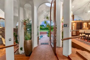 Spa - Celebrity La Jolla Estate:Tennis Bball+Gameroom (San Diego)