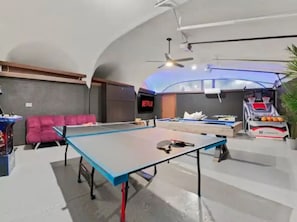 Games room - Celebrity La Jolla Estate:Tennis Bball+Gameroom (San Diego)