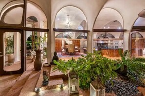 Lobby - Celebrity La Jolla Estate:Tennis Bball+Gameroom (San Diego)