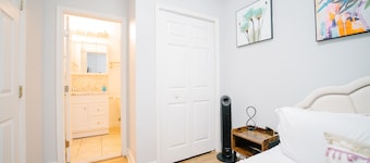 Spacious, Relaxing & Gorgeous 5 Bed 4 Bath Entire House in DC!