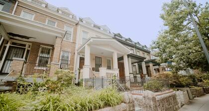 Spacious, Relaxing & Gorgeous 5 Bed 4 Bath Entire House in DC!