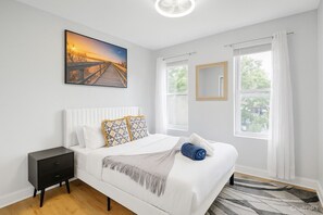 5 slaapkamers, een strijkplank/strijkijzer, reisbedje, gratis wifi