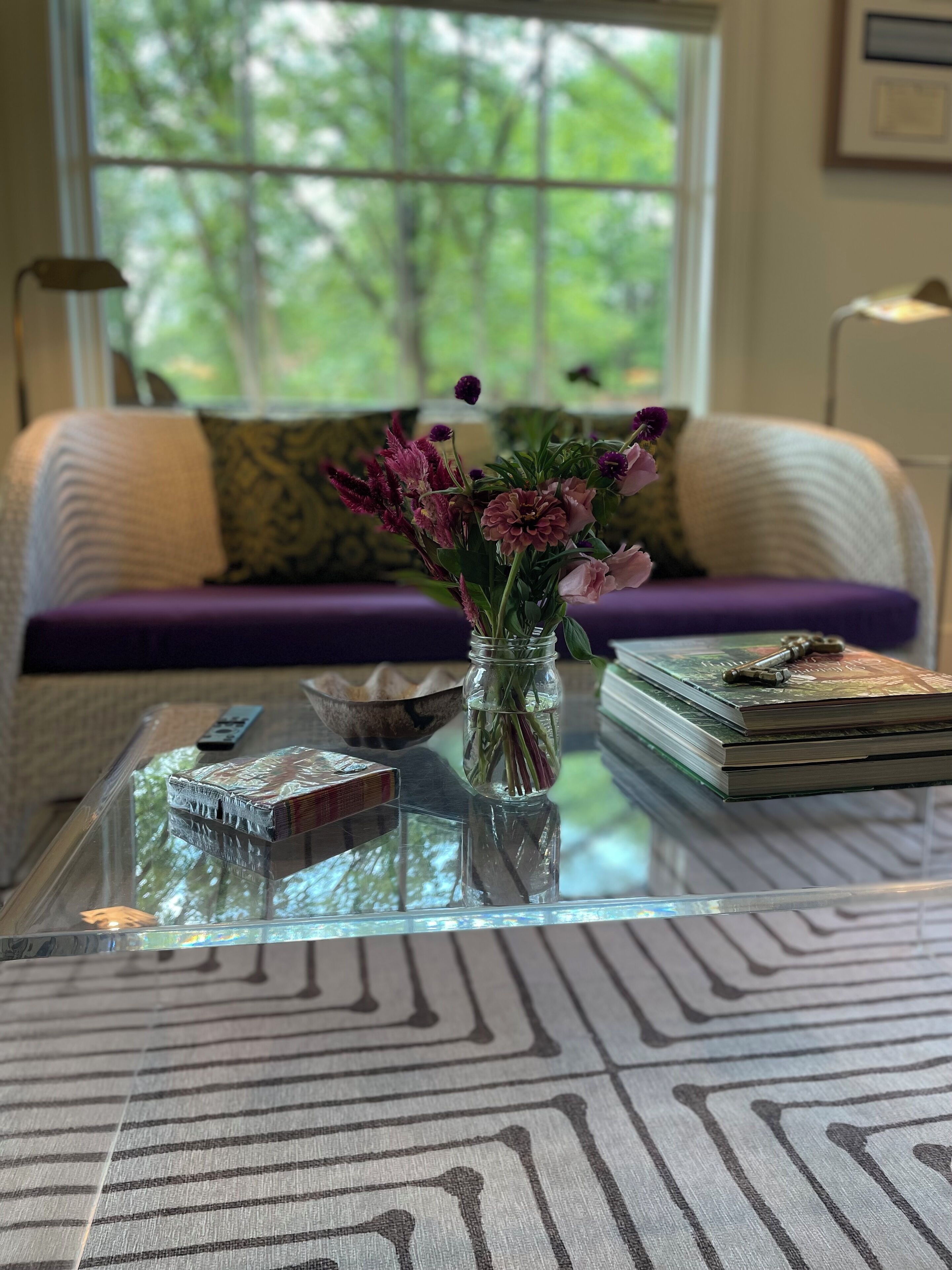 Perfect for games and graduation. Near Rowan Oak. Walk to Campus and Square