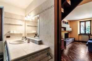 Dusche, Haartrockner, Bidet