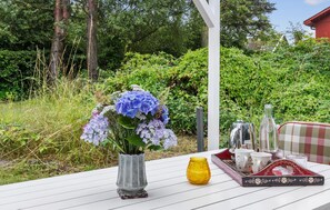 Outdoor dining - 2 bedroom cozy home in Allinge (Allinge)