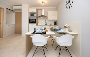 Fridge, microwave, oven, stovetop - 1 bedroom cozy apartment in Seget Donji (Seget Donji)