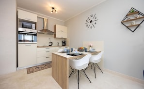 Fridge, microwave, oven, stovetop - 1 bedroom cozy apartment in Seget Donji (Seget Donji)