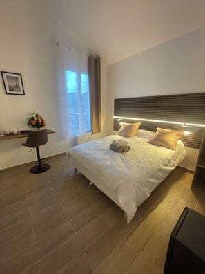 In-room safe, individually furnished, laptop workspace - hotel du parc canal (Saint-Denis)