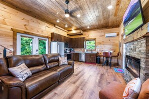 Una Smart TV, una chimenea