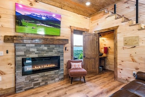 Smart TV, fireplace - New Gatlinburg Cabin • Amazing Views Firepit (Gatlinburg)