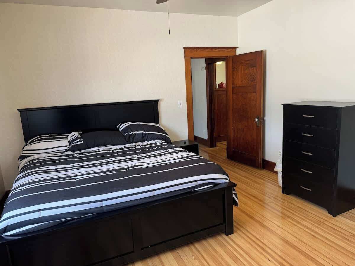 3 chambres, fer et planche à repasser, Wi-Fi, literie fournie