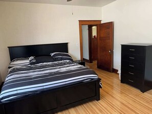 3 bedrooms, iron/ironing board, WiFi, bed sheets