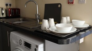 Executive Twin Room | Private kitchen - House 227 (Birmingham)