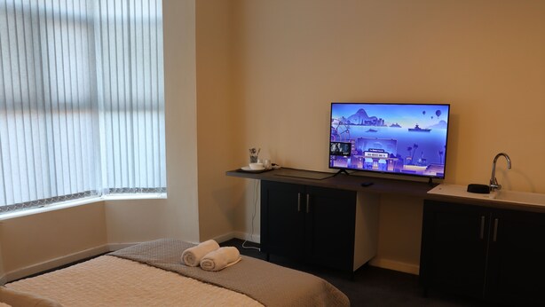 Deluxe Double Room | WiFi (free) - House 227 (Birmingham)