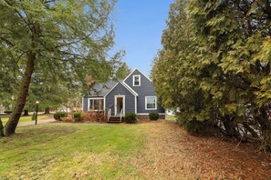 Unclassified image, 3 of 28, button