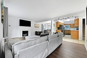 Smart TV, reproductor de DVD, libros y videoteca 