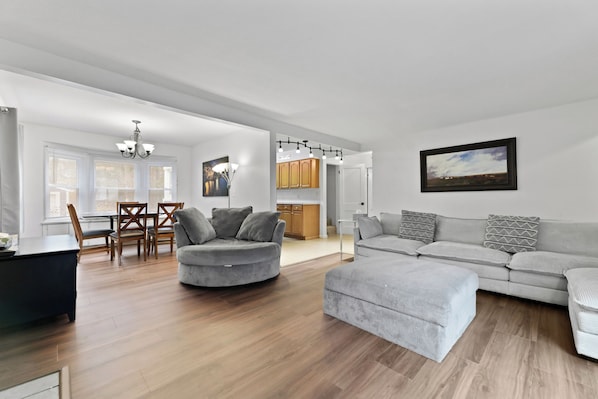 Smart TV, reproductor de DVD, libros y videoteca 