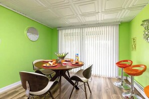 Dining - Gamers Paradise - Game Room, Hot Tub, Fire Pit (Asheville)