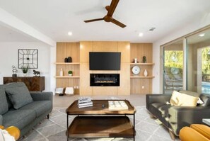 TV, fireplace - Desert Villa Resort (Pool, Golf, Pickleball, Gym) (Indio)