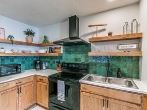 雪櫃、微波爐、焗爐、咖啡機/沖茶器