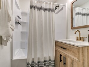 Handtücher, Seife, Shampoo, Toilettenpapier