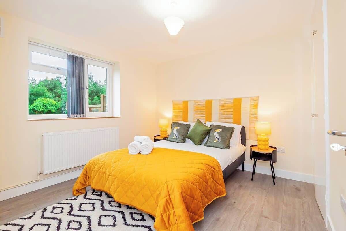 2 habitaciones, tabla de planchar con plancha, cuna de viaje y wifi 