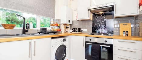 Fridge, microwave, oven, coffee/tea maker