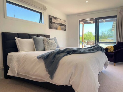 Stargazer Cabin luxe studio nr Clyde inc breakfast