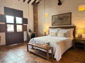 Tweepersoonskamer | Een gratis minibar, een kluis op de kamer, een bureau