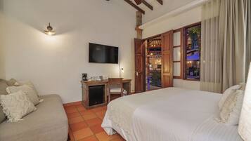 Triple Room | Television