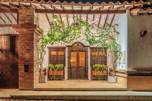 Fachada del alojamiento - Noche