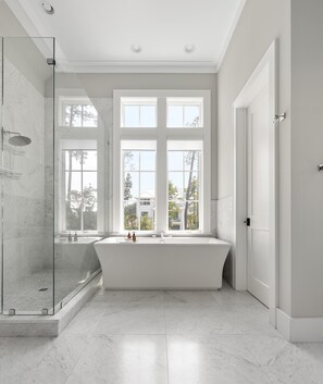 Ducha, secador de pelo, toallas