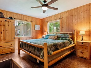 4 bedrooms, travel crib, free WiFi, bed sheets